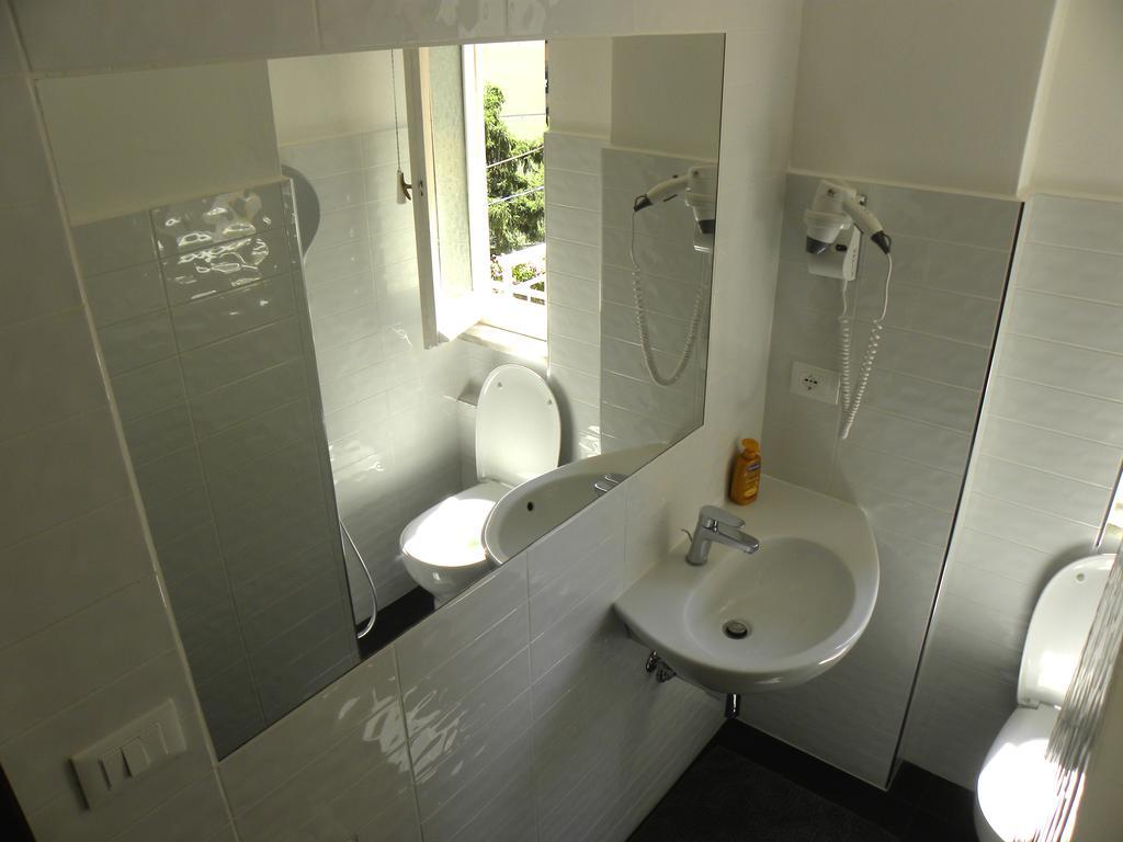 La Neigra Hotel *